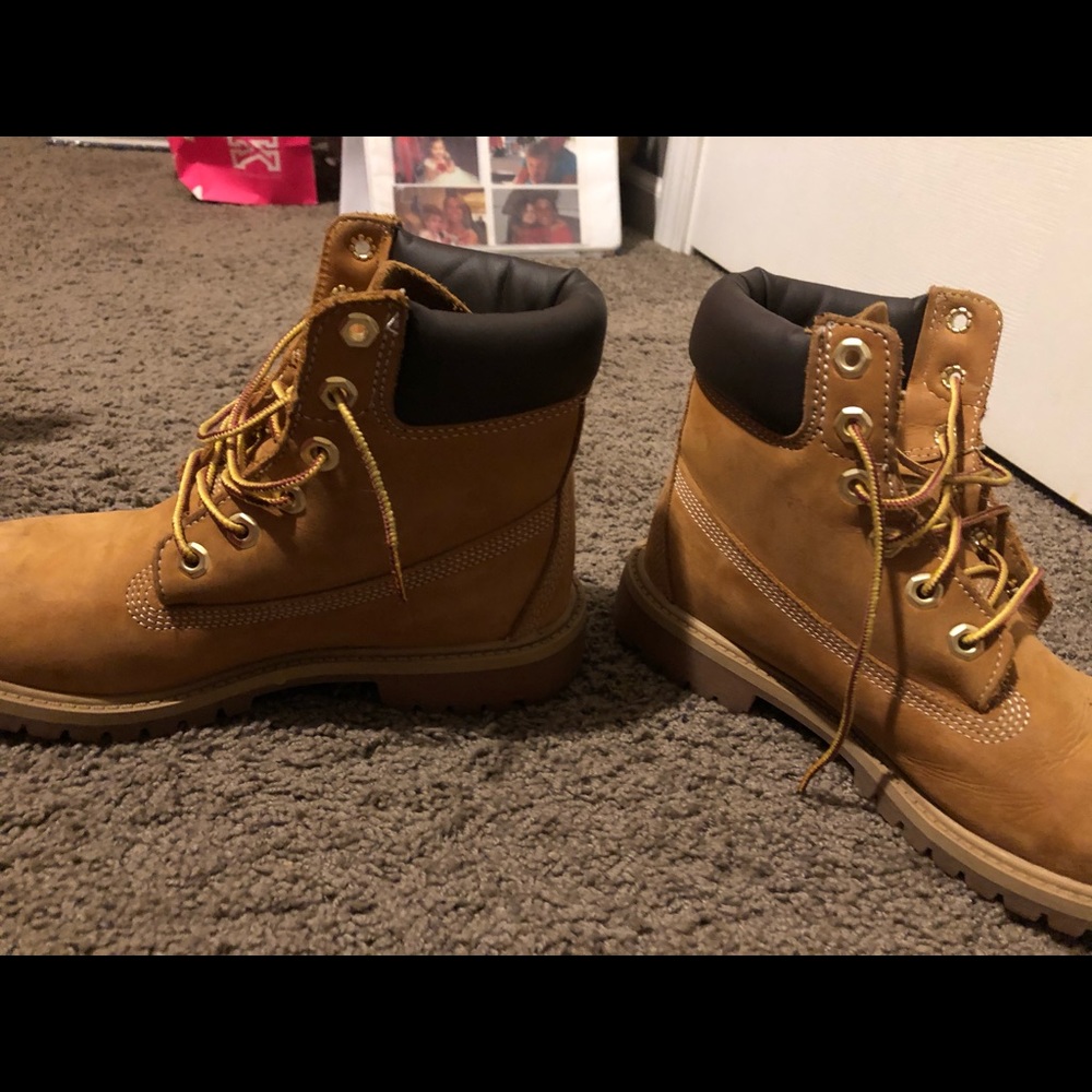 Kids Timberlands size 4 so women’s size 6 - Picture 3 of 5